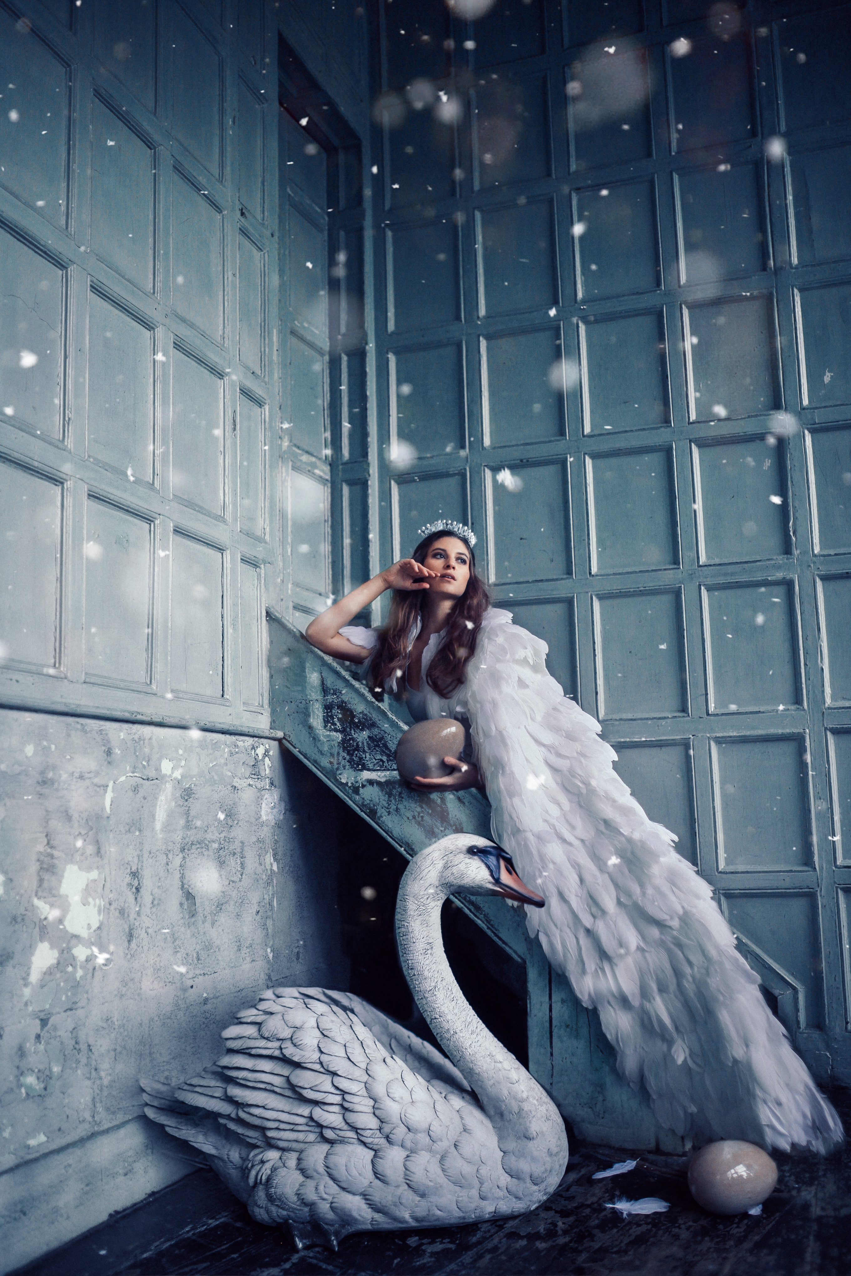 Suureal photoshoot model with giant swan during Rosie Hardy workshop